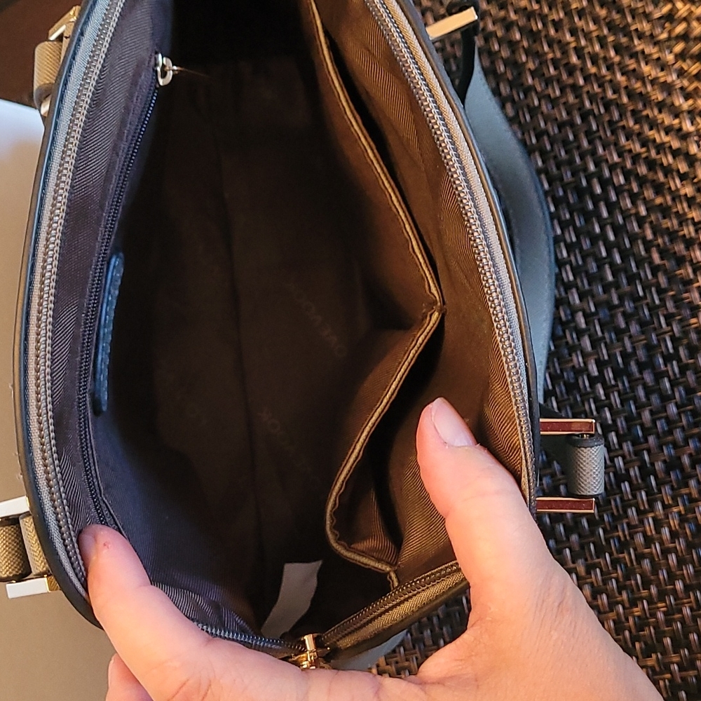 Purse - Picture 2 of 4